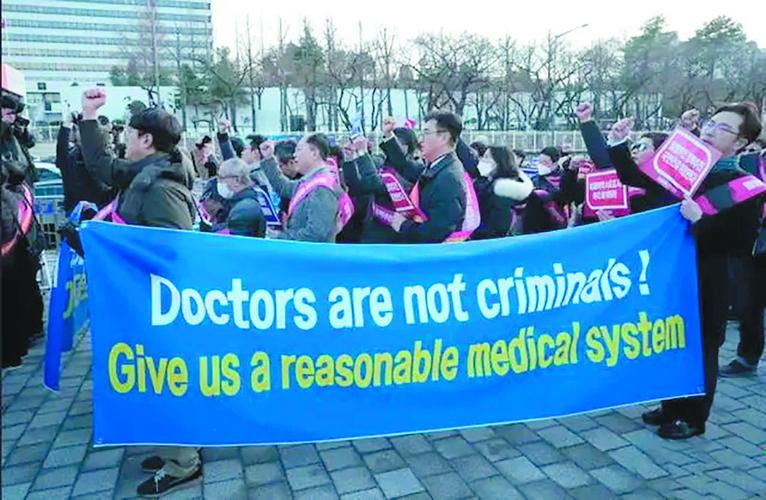 韩政府坚持医学生扩招计划 医生团体举行抗议要求调整