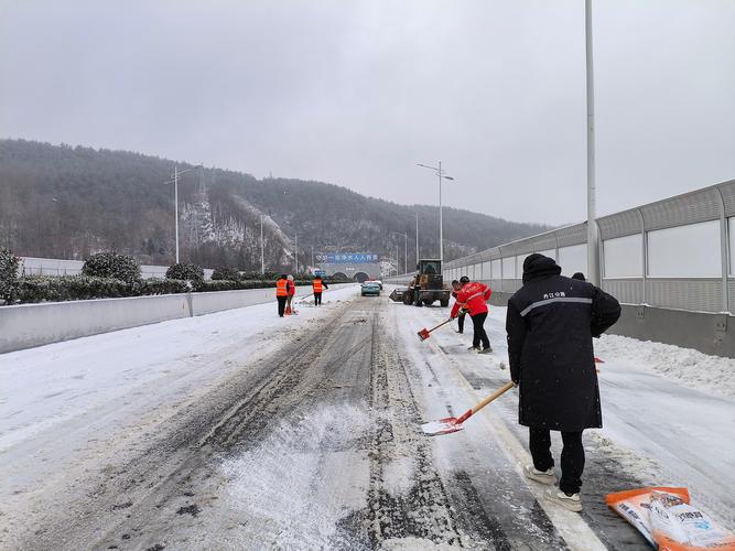 江西积极应对低温雨雪天气 保障高速公路安全畅通