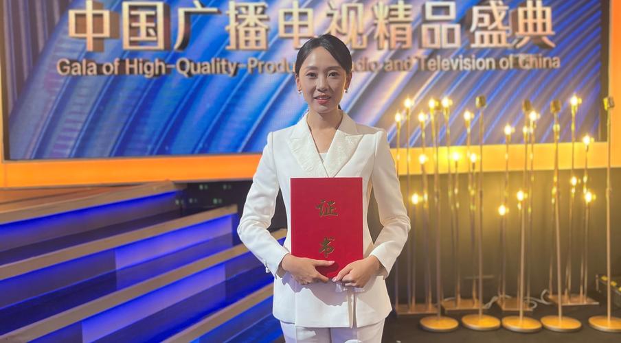 贾梦玮:媒体影响并非关键,减少“语言污染”对文学性解构丨2023年度川观文学奖颁奖典礼
