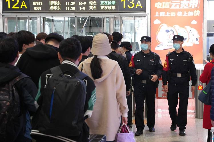 广州铁路警方扎实推进“三打三防”专项行动 守护旅客暑运出行