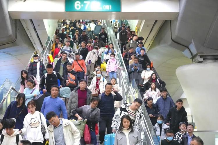 客流再创新高!国庆长假首日,广铁预计发送旅客317.8万人次