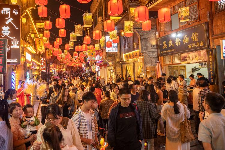 新化:“五一”假期迎来旅游热潮