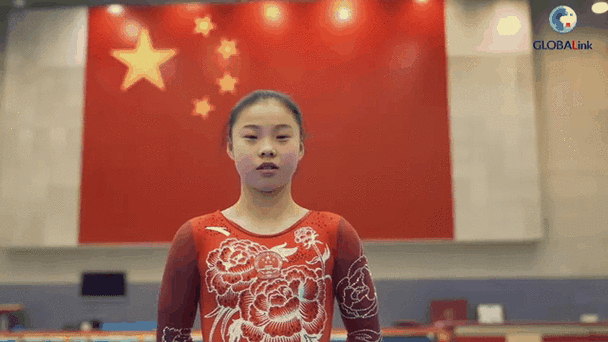 (巴黎奥运)广西平乐父老乡亲凌晨观赛 为中国女子体操队助威