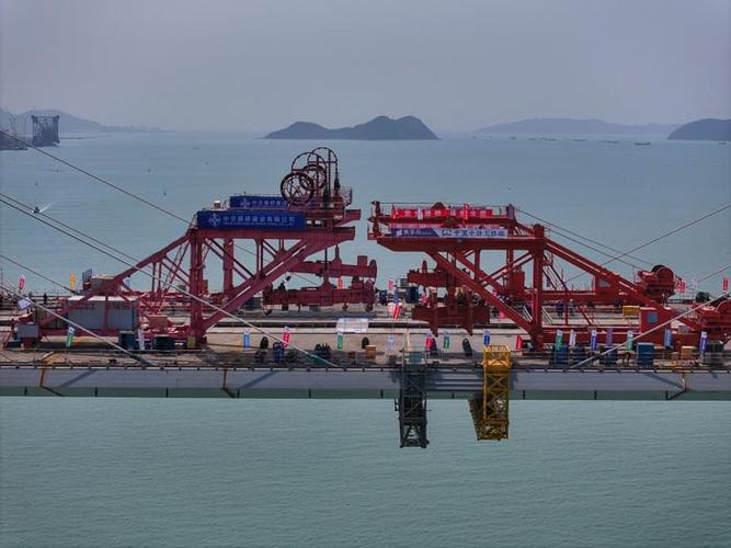 黄茅海跨海通道项目高栏港大桥合龙