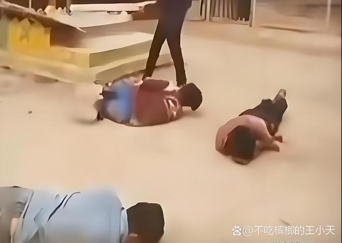 男子“躺着”收钱被刑拘