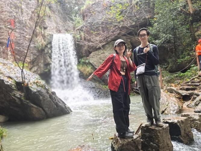 近百位韩国徒步登山爱好者走进浙江仙居 欣赏自然之美