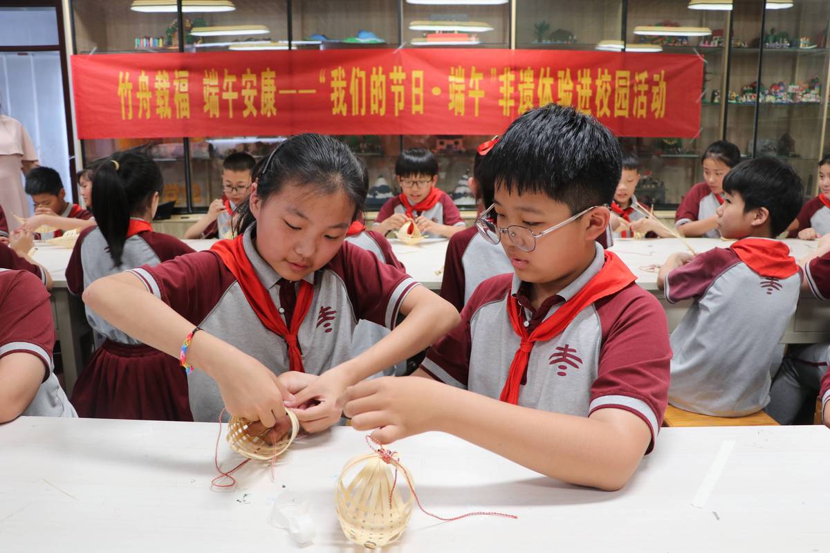 非遗要“送进学校”更要“种在学校”