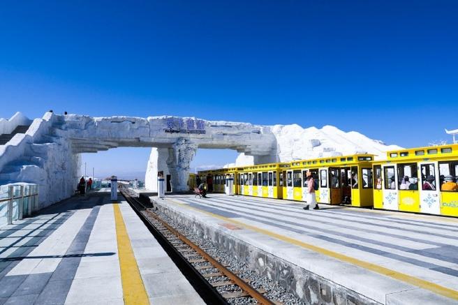 青海:“天空之镜号”便民旅游专列开行!直达茶卡盐湖景区