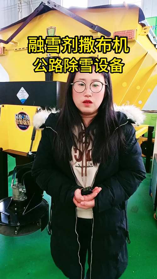 高速公路“人停机不停”全线撒布融雪剂