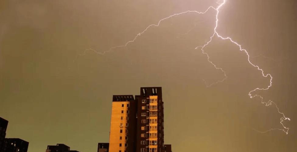 江西抚州昨天现12级雷雨大风 今天多地雨势猛烈仍有强对流