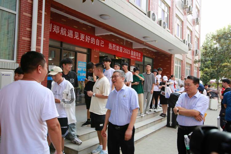 贵阳一男子频繁出现在新生报名现场,竟然是为了……