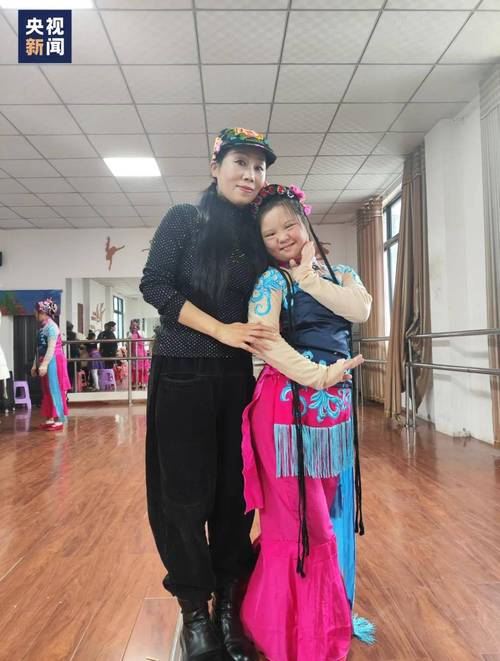(我家这一年)四川“唐宝”女孩殷秋华:我要成为川剧大师