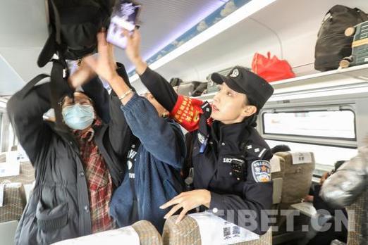 铁警姜巍:十五年温情守护“铁路动脉”