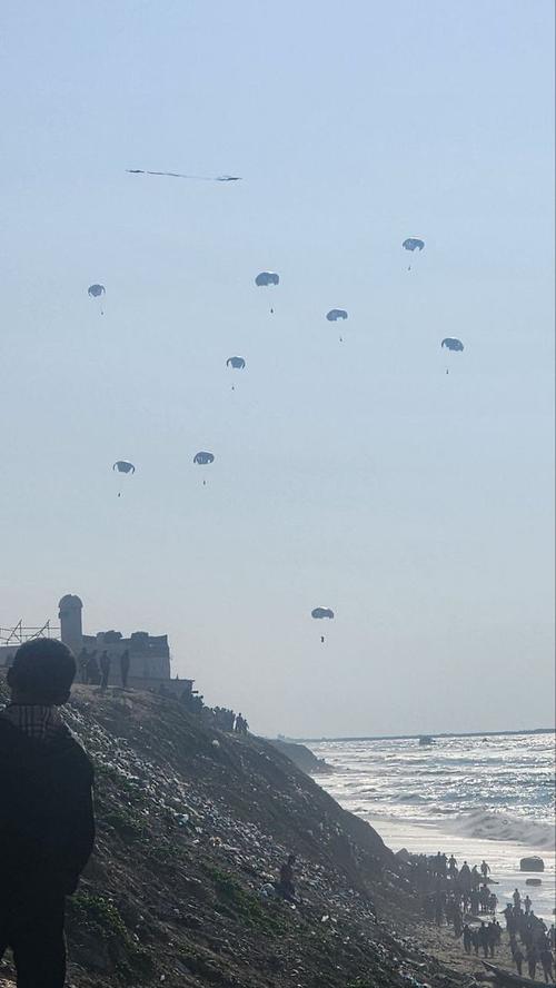 约旦联合多国再次对加沙地带进行物资空投